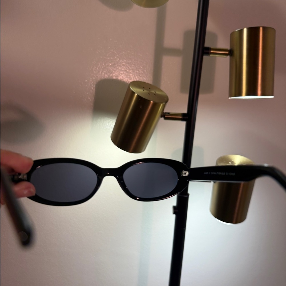 Classic‎ Black Sunglasses - Picture 6 of 8